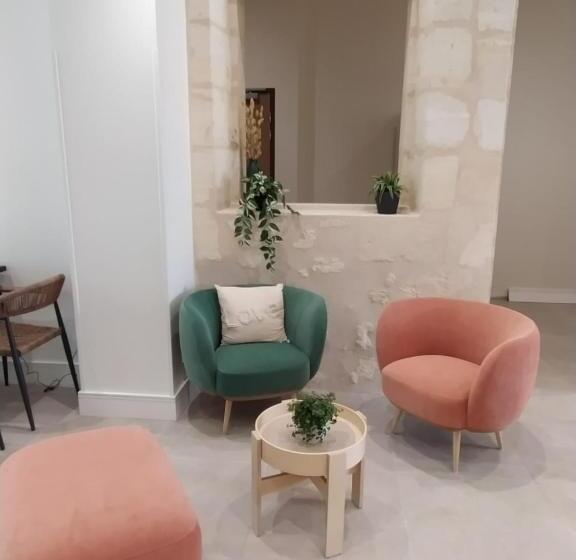 Bloom Hostel Bar & Garden