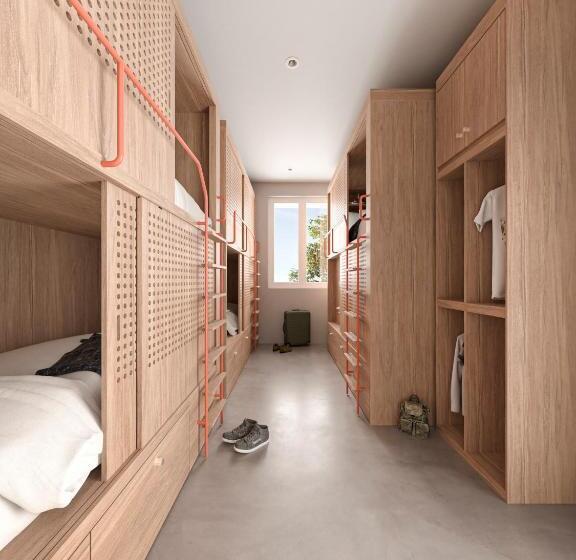 Bloom Hostel Bar & Garden