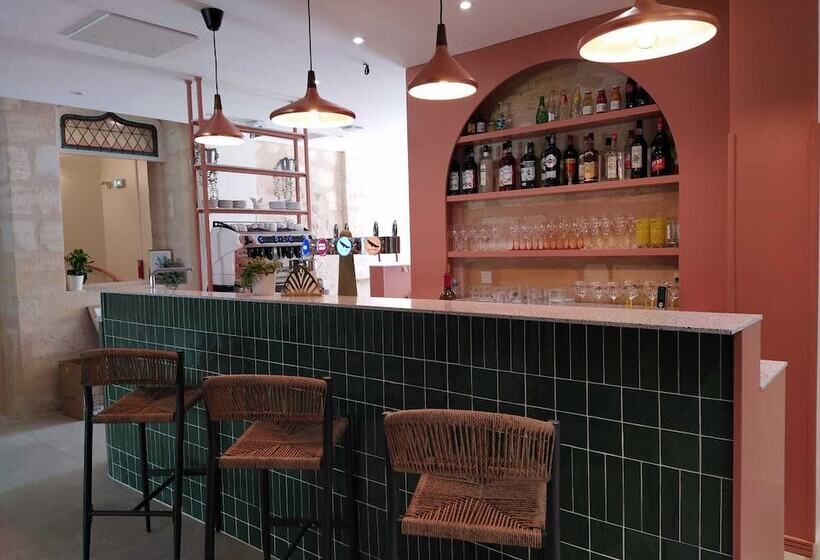 Bloom Hostel Bar & Garden