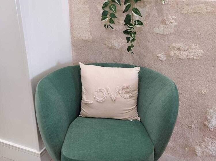 Bloom Hostel Bar & Garden