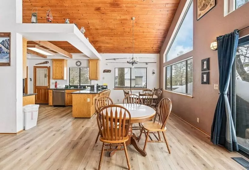 Granite View Lodge   Minutes From Water