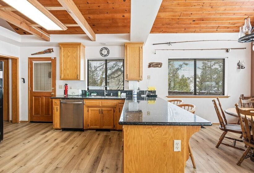 Granite View Lodge   Minutes From Water