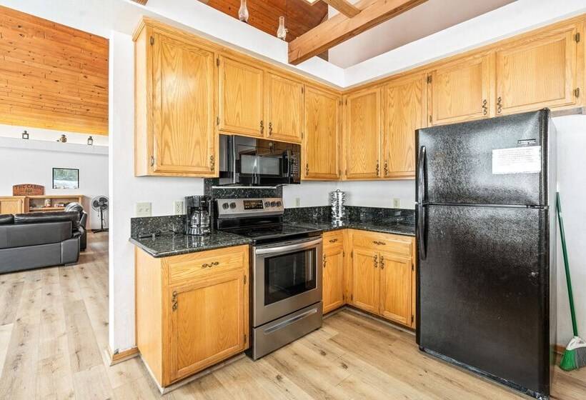 Granite View Lodge   Minutes From Water