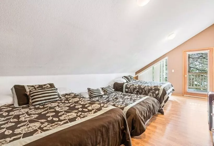 Granite View Lodge   Minutes From Water