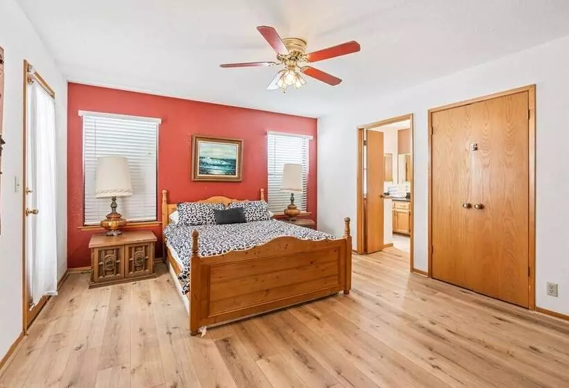 Granite View Lodge   Minutes From Water