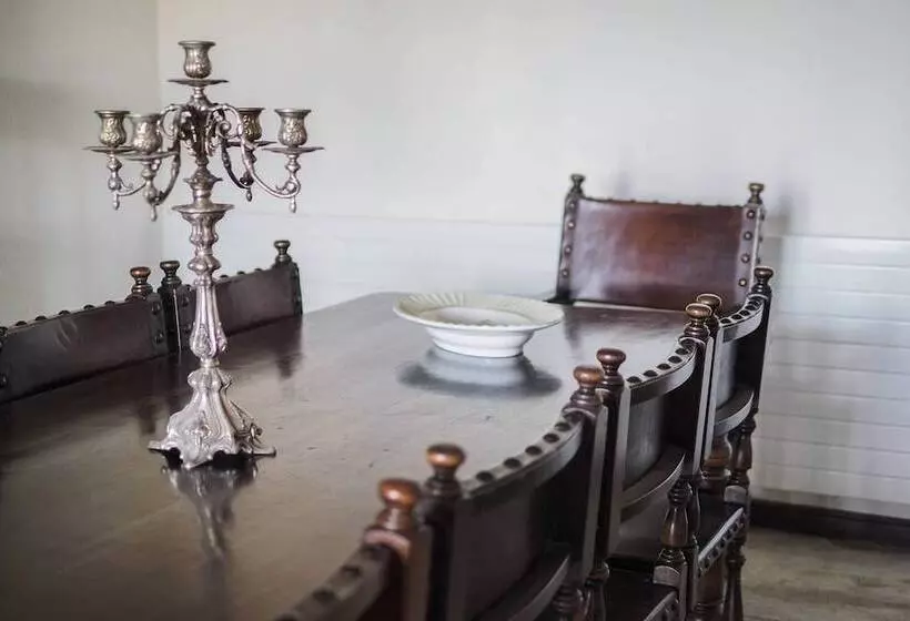 Hotelli Sonia Rustic Mansion   5bd 30 Sec Walk To Beach