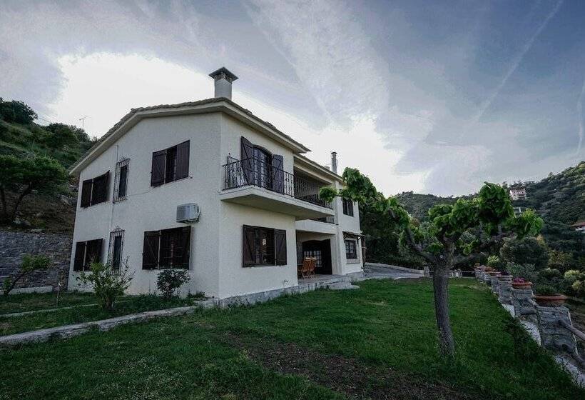 Отель Sonia Rustic Mansion   5bd 30 Sec Walk To Beach