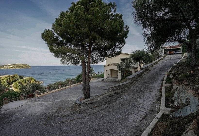 Отель Sonia Rustic Mansion   5bd 30 Sec Walk To Beach