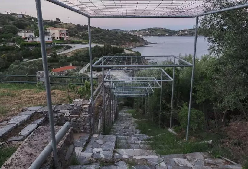 Hotelli Sonia Rustic Mansion   5bd 30 Sec Walk To Beach