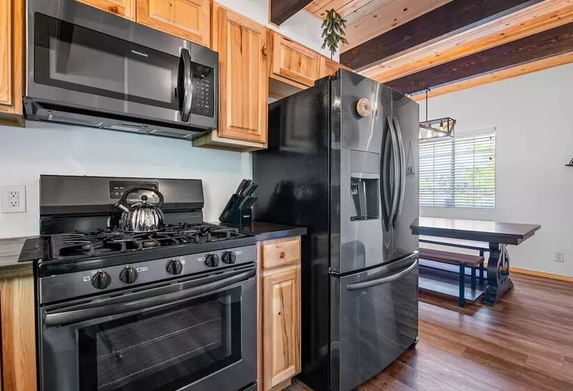 Lakeview Cabin