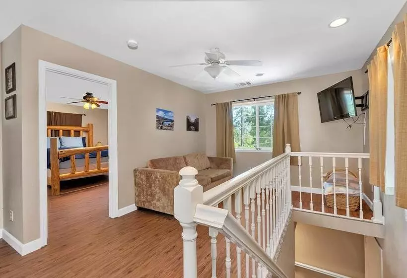 Immersed In Nature! Manzanita Cabin W/hot Tub