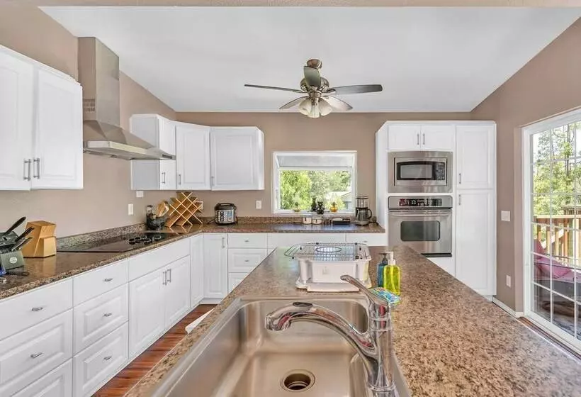 Immersed In Nature! Manzanita Cabin W/hot Tub