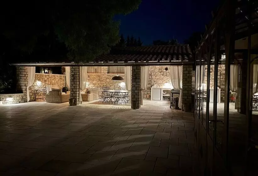 ペンション La Serre Des Mourgues