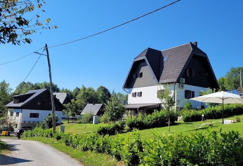 بنسيون Plitvica Villa Prica