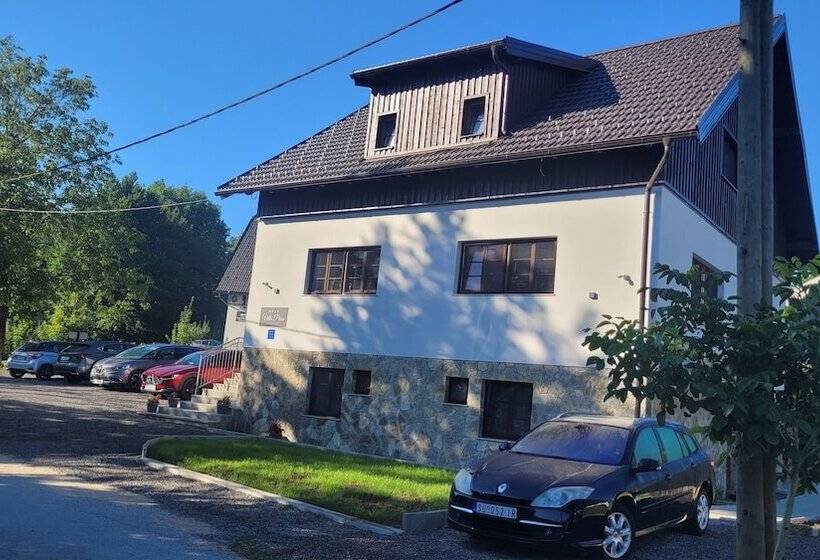 بنسيون Plitvica Villa Prica