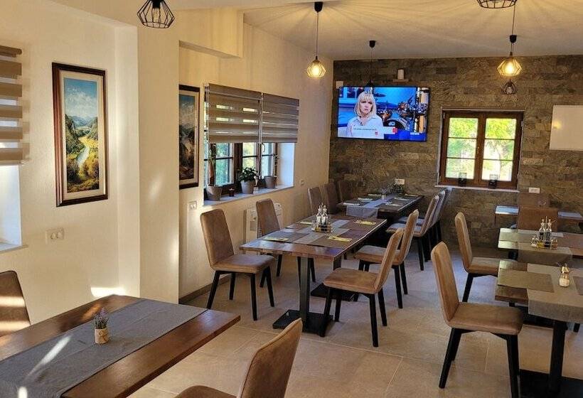 بنسيون Plitvica Villa Prica