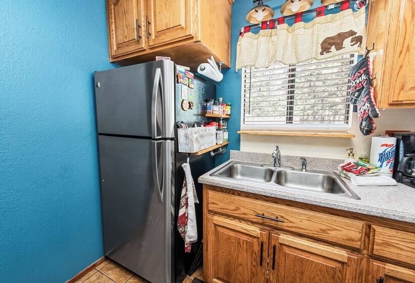 Ponderosa Hill Cabin