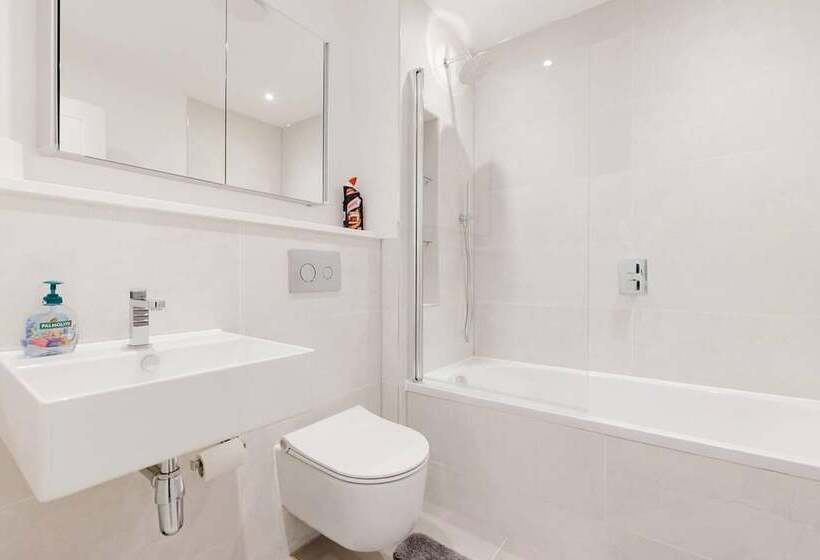 レジデンス Watford House Sleeps 6 Parking Garden