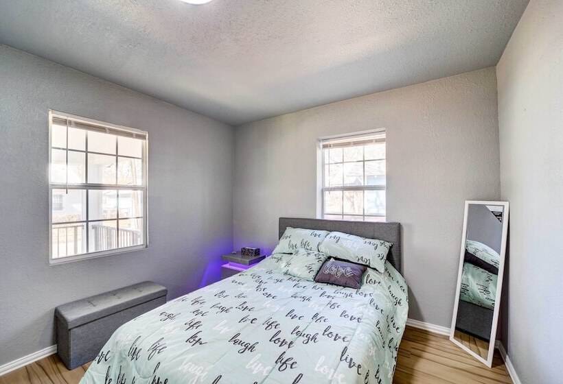 Convenient Tulsa Home   2 Mi To Downtown!