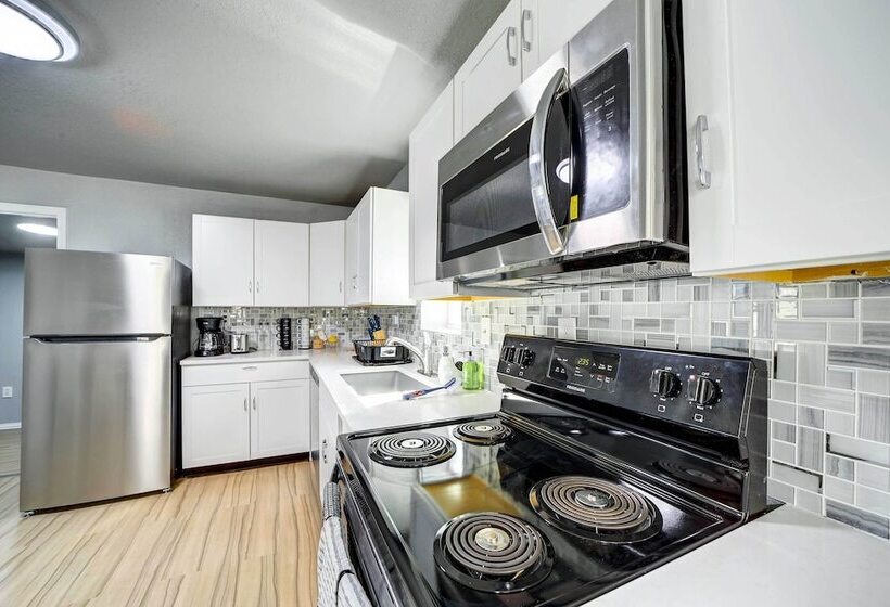 Convenient Tulsa Home   2 Mi To Downtown!