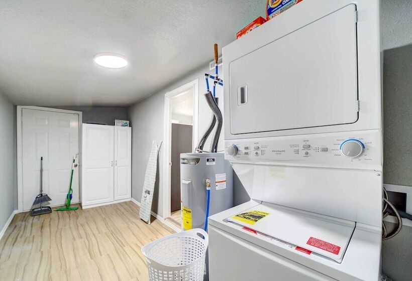 Convenient Tulsa Home   2 Mi To Downtown!