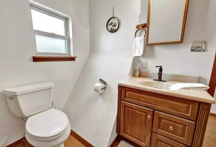Cozy Cottage Beautiful Views Minutes To Dntwn!