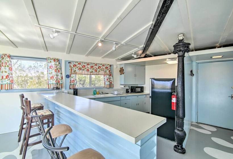 Eccentric Desert Hot Springs Home W/ Patio, Views