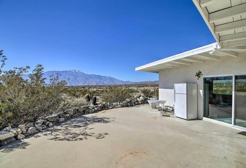 Eccentric Desert Hot Springs Home W/ Patio, Views