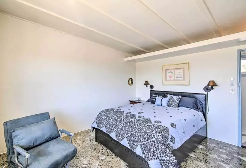 Eccentric Desert Hot Springs Home W/ Patio, Views