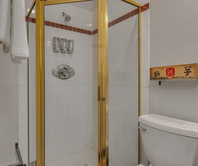 Highliner Hotel   Queen Suites