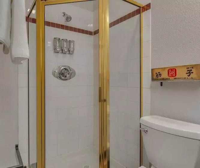 Highliner Hotel   Queen Suites