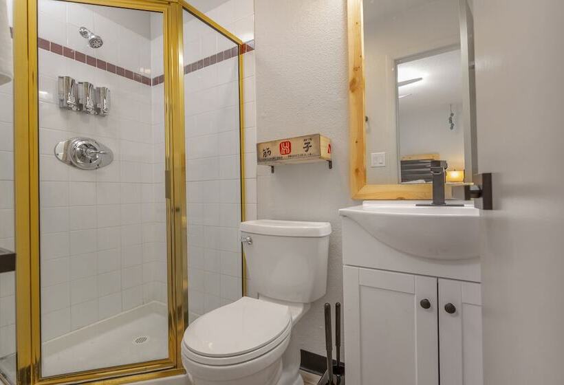 Highliner Hotel   Queen Suites