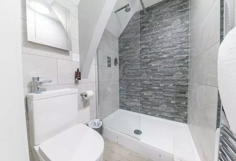 ホテル Chequers Lodge  Dalton In  Furness  Self Check In