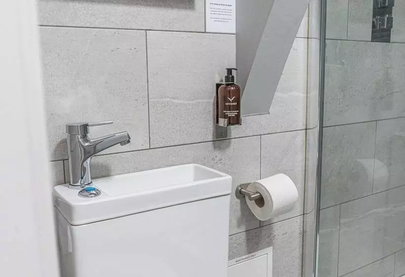 ホテル Chequers Lodge  Dalton In  Furness  Self Check In