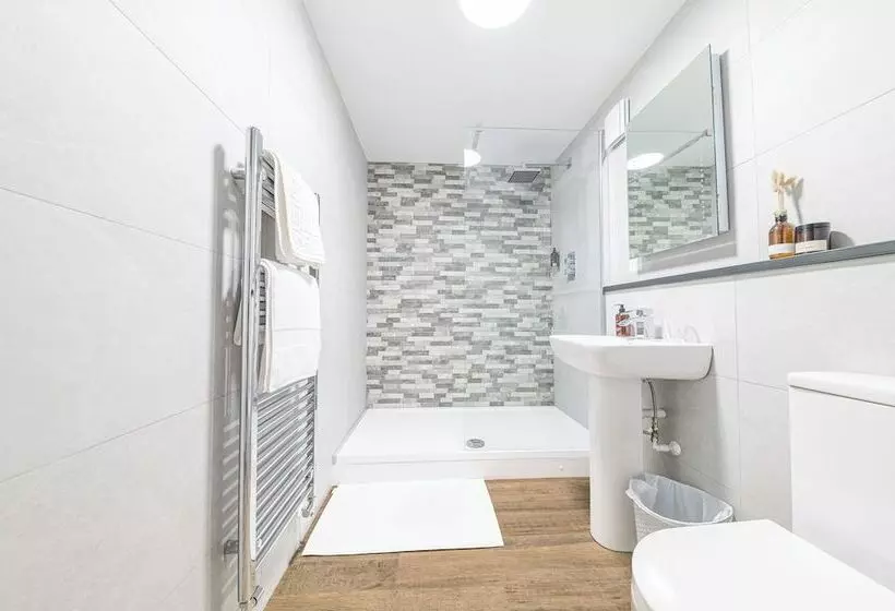 ホテル Chequers Lodge  Dalton In  Furness  Self Check In