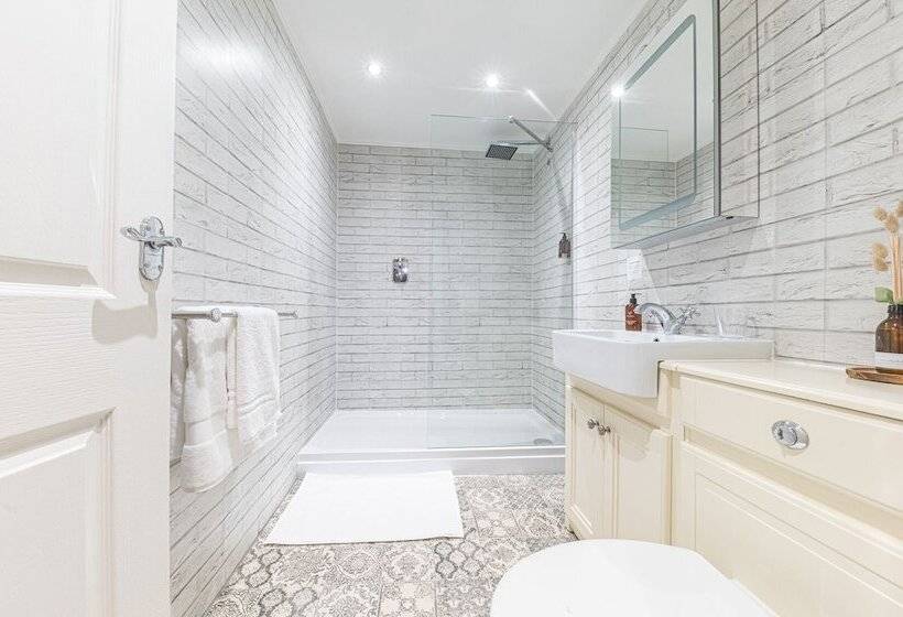 Hotel Chequers Lodge Dalton In Furness Self Check In