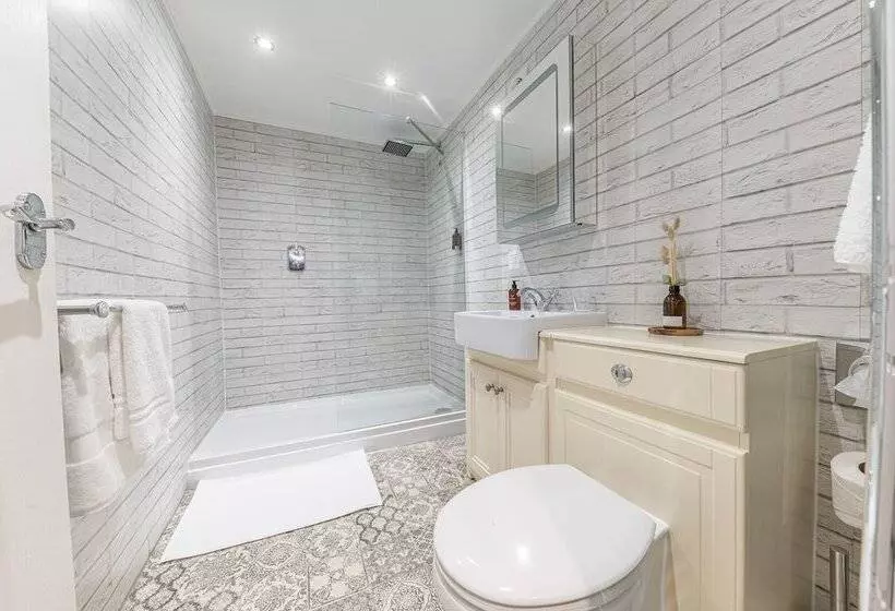 ホテル Chequers Lodge  Dalton In  Furness  Self Check In