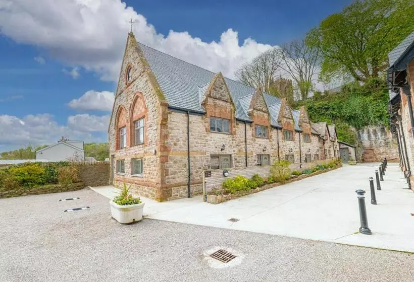 ホテル Chequers Lodge  Dalton In  Furness  Self Check In