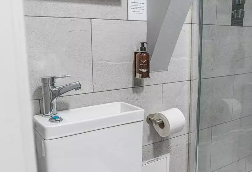 ホテル Chequers Lodge  Dalton In  Furness  Self Check In