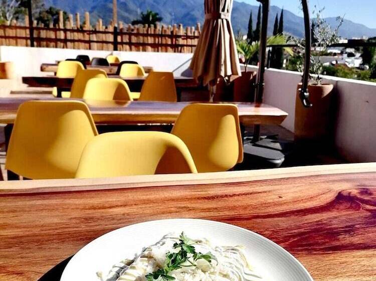 Отель Santa Cecilia