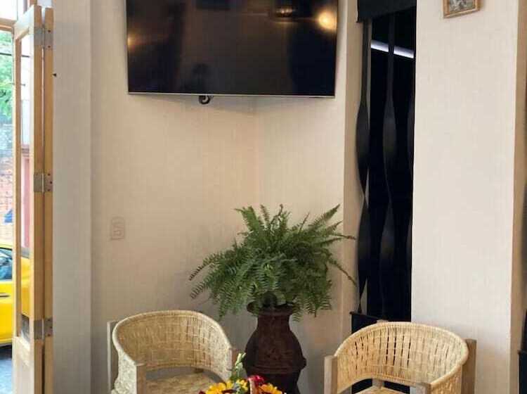 Отель Santa Cecilia