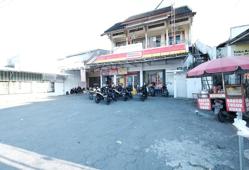 בית מלון כפרי Spot On 92068 Pudja Kesuma Homestay Syariah Yogyakarta