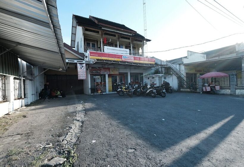 בית מלון כפרי Spot On 92068 Pudja Kesuma Homestay Syariah Yogyakarta