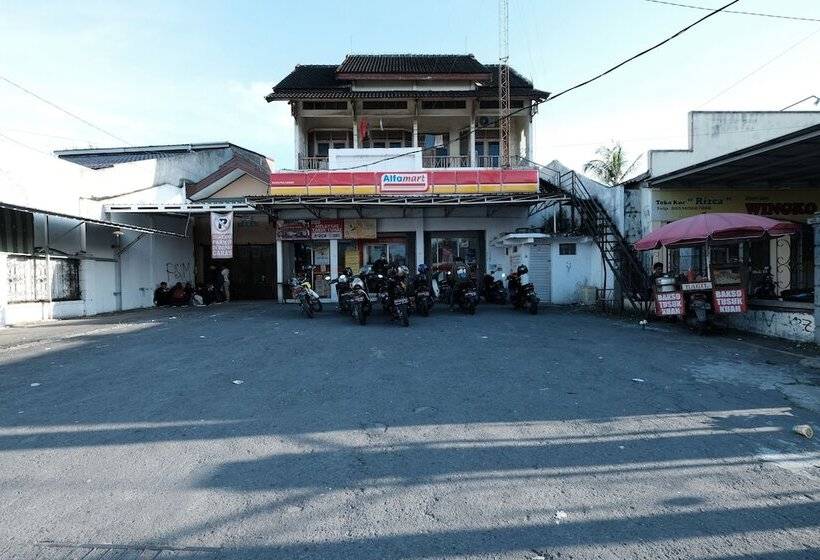 בית מלון כפרי Spot On 92068 Pudja Kesuma Homestay Syariah Yogyakarta