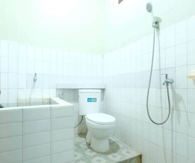 Отель Spot On 92068 Pudja Kesuma Homestay Syariah Yogyakarta