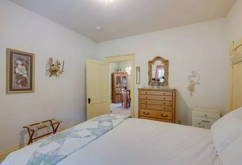 Large Family Home W/ View, 1 Mi To Red Lodge Ski!