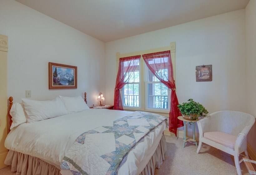 Large Family Home W/ View, 1 Mi To Red Lodge Ski!