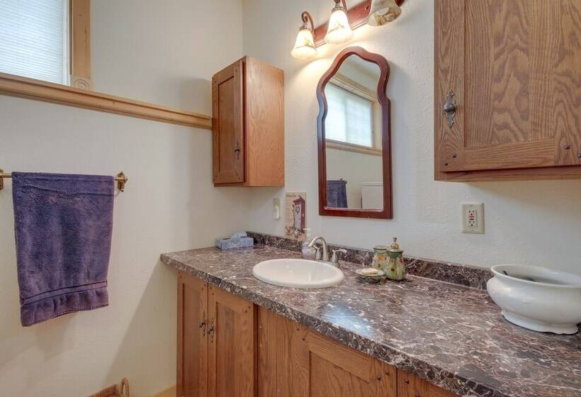 Large Family Home W/ View, 1 Mi To Red Lodge Ski!