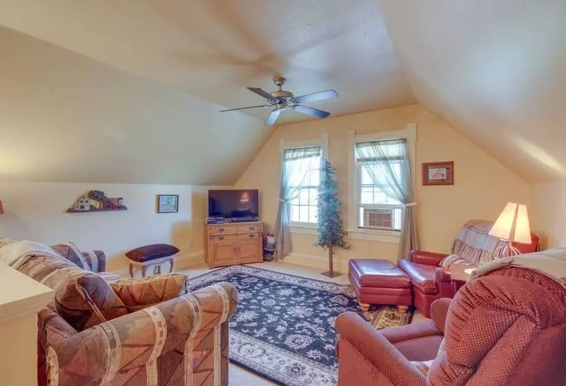 Large Family Home W/ View, 1 Mi To Red Lodge Ski!