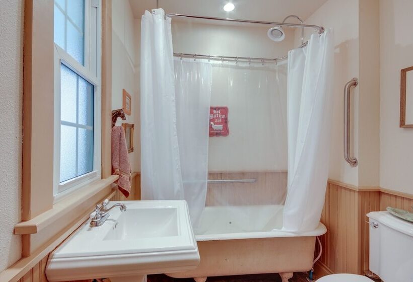 Large Family Home W/ View, 1 Mi To Red Lodge Ski!